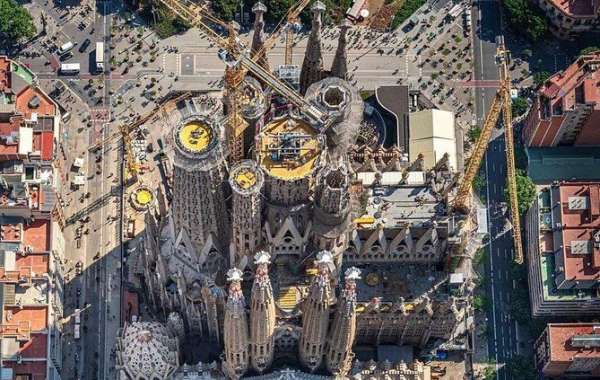 How to Beat the Queue at the Sagrada Família?