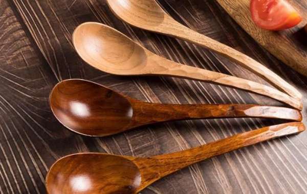 Reasons to cook with wooden spatula