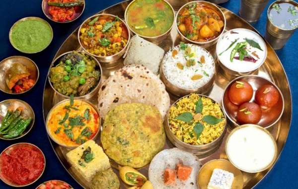 Have Healthy and Tasty Gujarati Meals on the Train