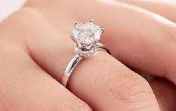 Vintage-Style Moissanite Anniversary Rings: Timeless Elegance