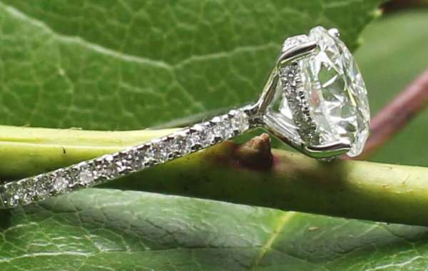 Lab-Grown Diamond Rings for Budget-Conscious Canadians