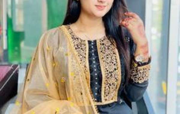 HIRE BEAUTIFUL AND WELL TRAINED CALL GIRL IN LAHORE