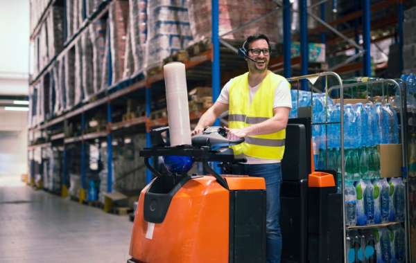 The Benefits of Battery Operated Pallet Trucks within Modern Warehousing