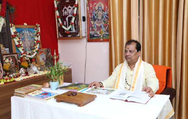 Sai Upasak Astrologer Pandit G R Shastri: The Best Astrologer in India