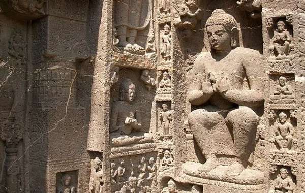 Discover the Wonders with the Ajanta Ellora Tour Package