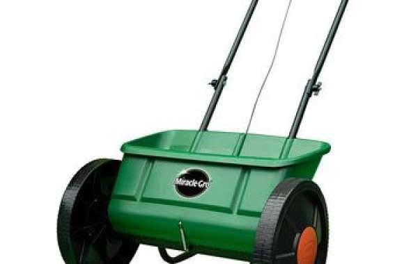 The Essential Guide to Choosing and Using a Lawn Spreader