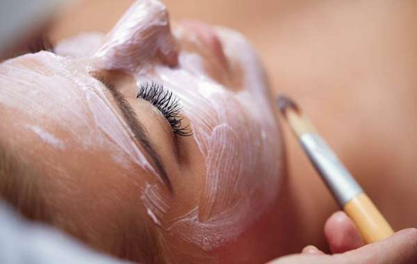 Top 5 Brow and Lash Trends in Elizabethtown, KY, and How Facials Can Boost Your Look