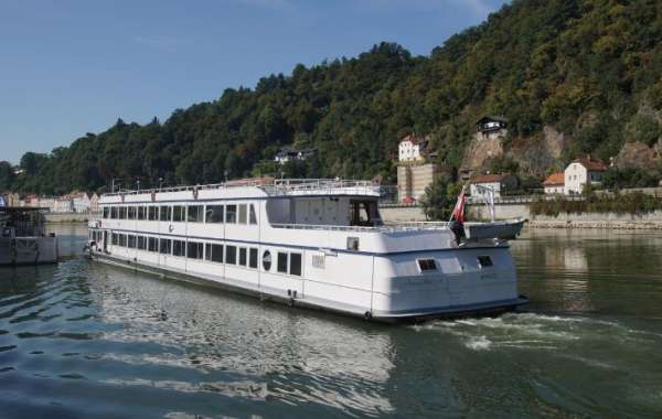 United Kingdom River Cruise Market Size, Growth & Trends