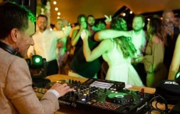 How to Hire a Wedding DJ: A Fun and Easy Guide