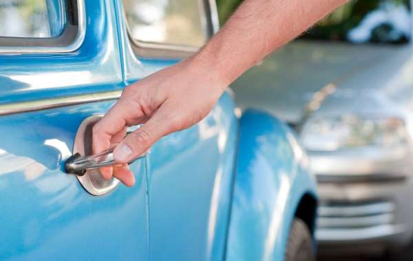 "Auto Locksmith Services Near Me: What You Need to Know Before Calling"