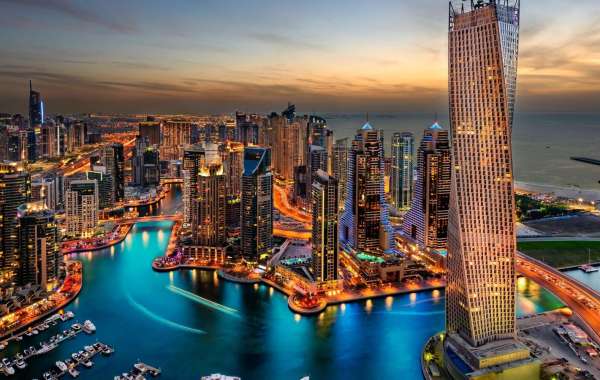 Driving Through Dubai Marina: A Car Rental Guide to the City’s Most Glamorous Waterfront District