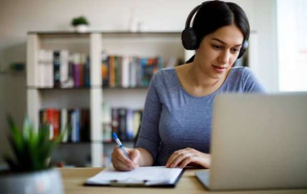 Why Online Courses Are the Future of Education