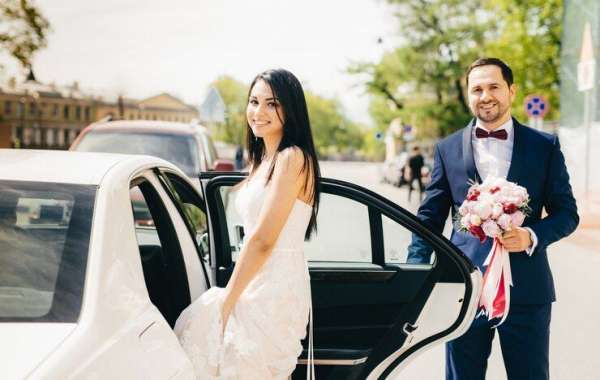 Wedding Limo Service Detroit for Luxury and Romance on Your Special Day