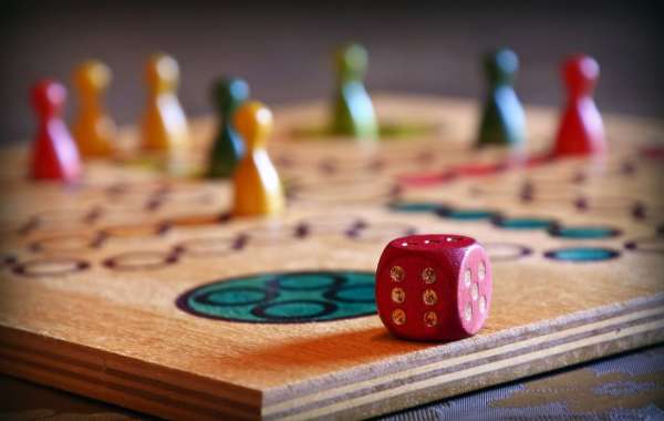 The Role of Artwork and Theme in Engaging Fantasy Sports Users: Lessons from Board Games