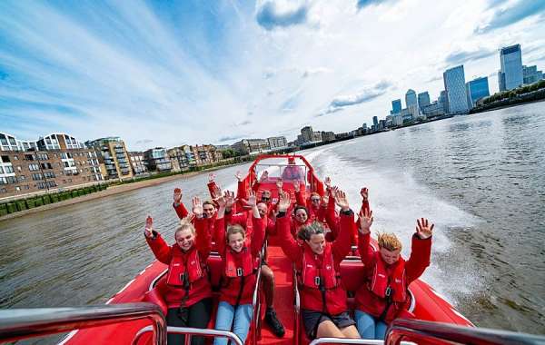 Thrills and Landmarks Await on a Speed Boat London Tour with Thames Rockets