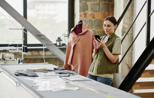 How to Select the Right Clothing Manufacturers for Your Business