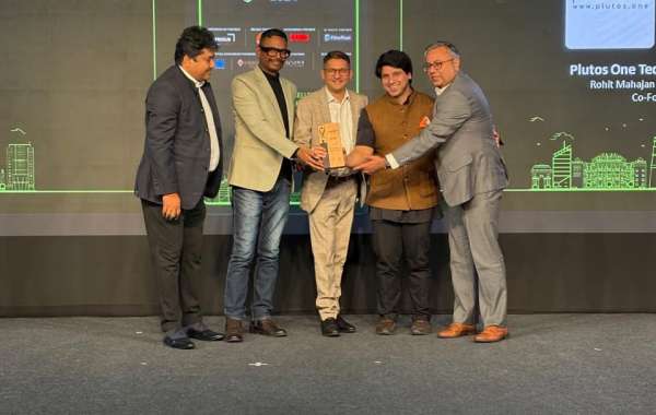 plutos ONE Wins 'Fintech Startup of the Year 2024' by Outlook Business: Redefining Innovation in India's 