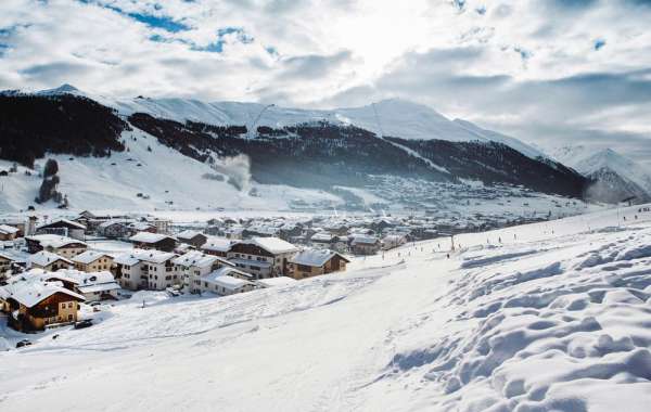 Tangmarg: The Gateway to Gulmarg