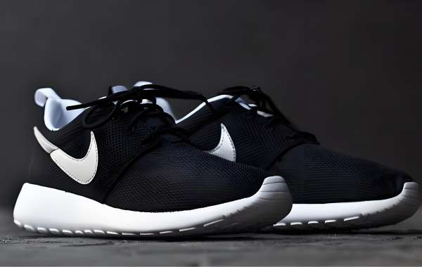 Nike Roshe Run必收款推薦：銀勾復古鞋款與穿搭技巧